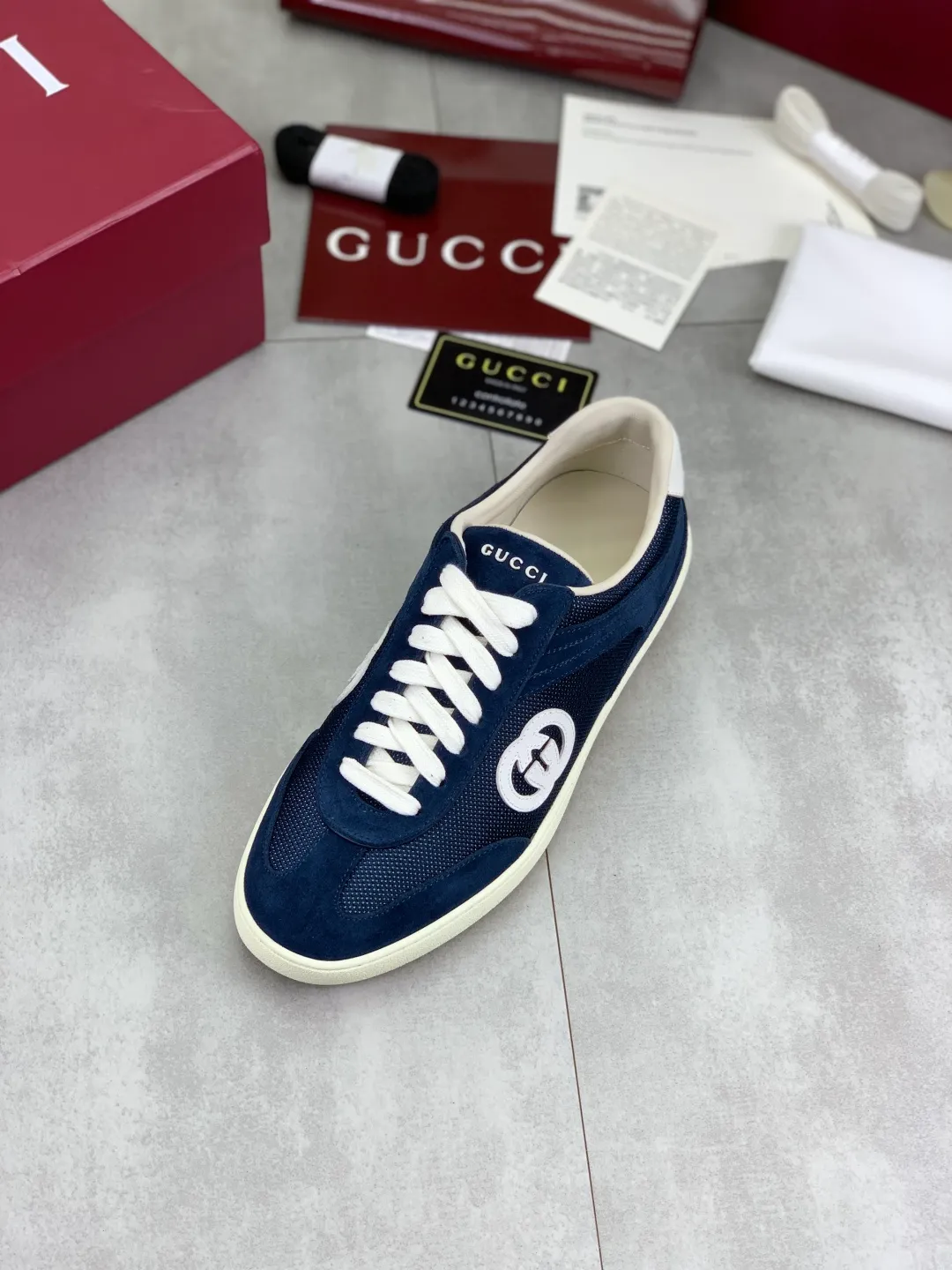 Men's shoes 💰P562 New GUCCI classic design moral training element catwalk model, matching version of top quality moral training shoes for men and women. Epoxy logo process is concave and convex, matching oil edge technology, punched cowhide cloth surface, suede cowhide surface splicing, breathable and not stuffy, the original overlasted shoe model is comfortable on the feet.  Fabric: Matched leather + cloth + mesh Lining: Water-dyed sheepskin Foot: Water-dyed sheepskin Outsole: Original molded TP matching environmentally friendly material Packaging: Top counter full set of packaging Female 35-42 (Female 41.42. Customized) Male 39-46 (46 customized)